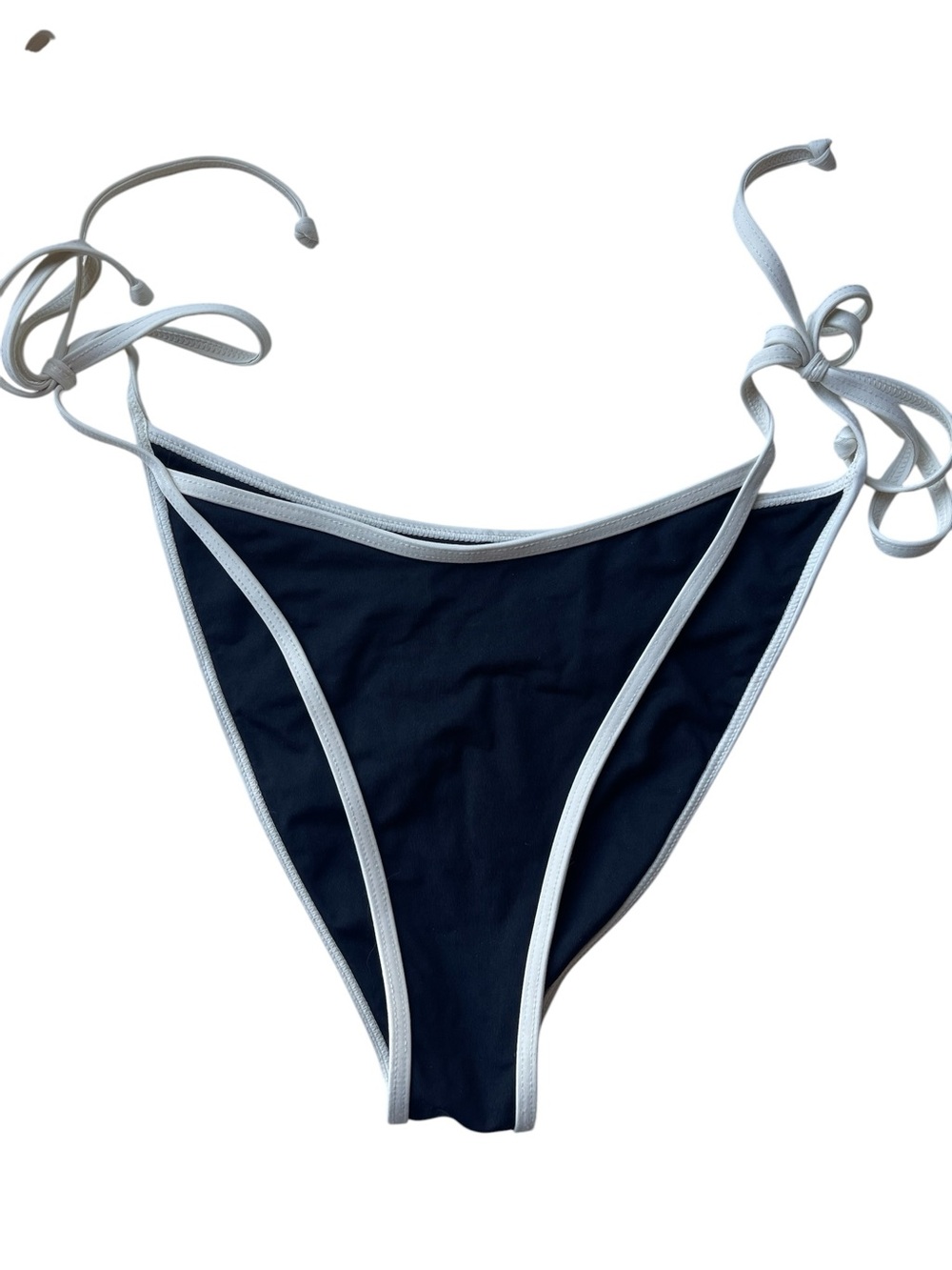 String Bikini - Picture 4 of 7